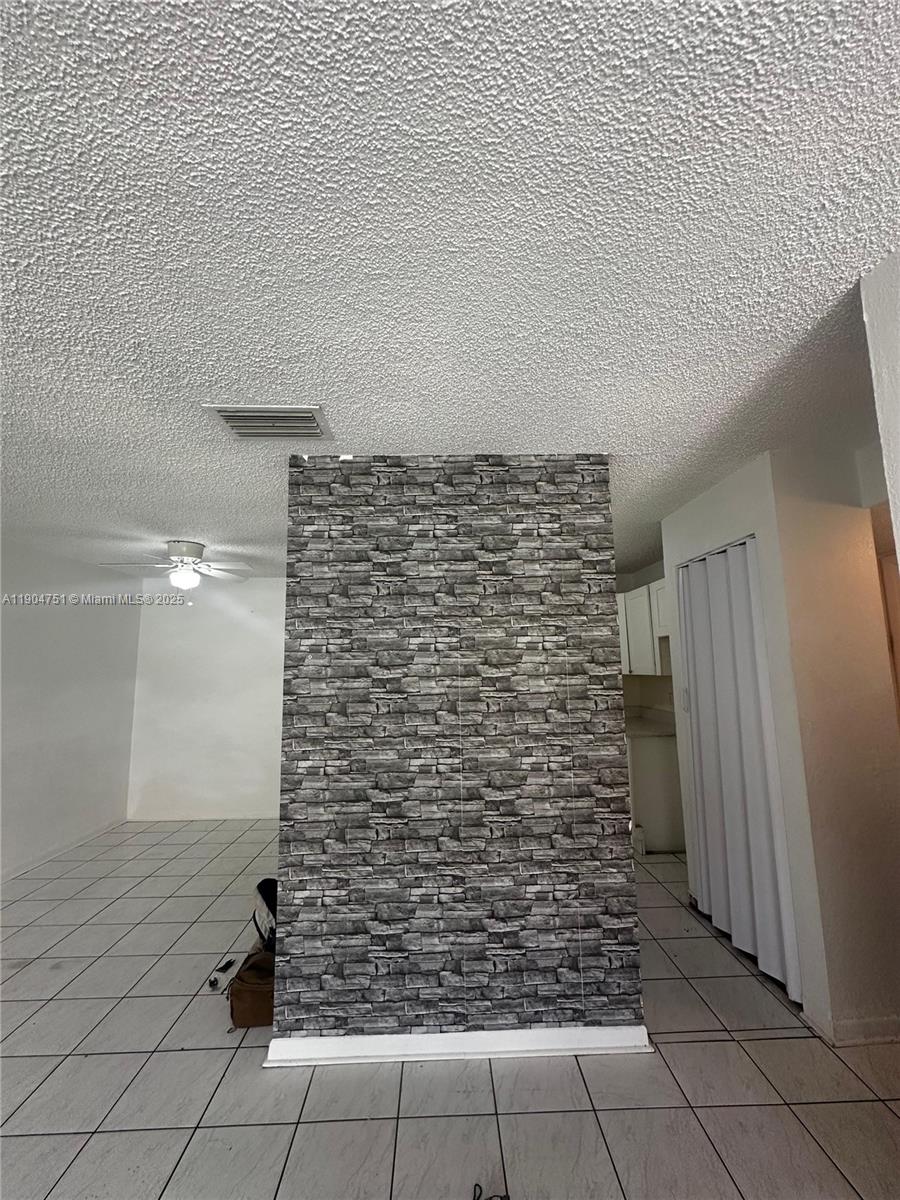 INVERNESS VILLAGE FOUR CO - Residential Lease