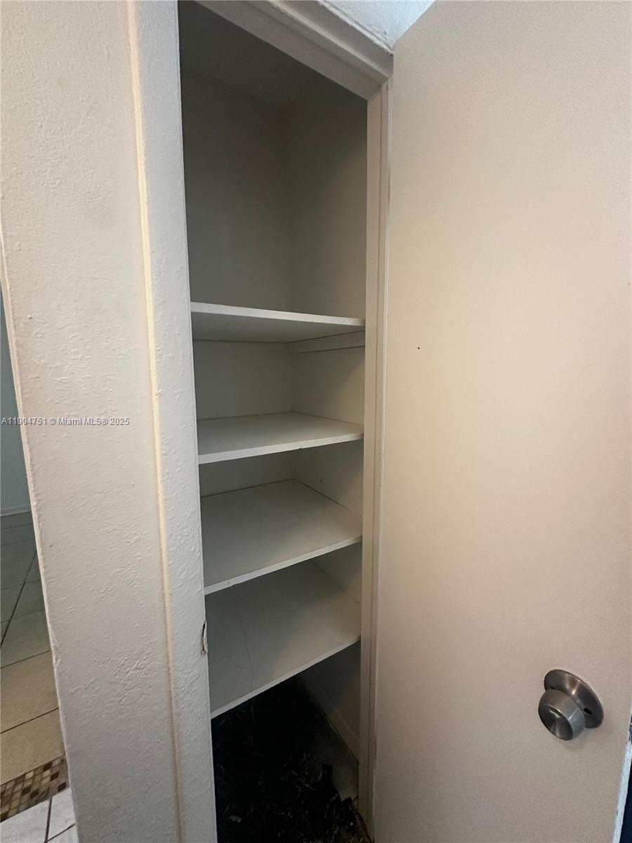 INVERNESS VILLAGE FOUR CO - Residential Lease