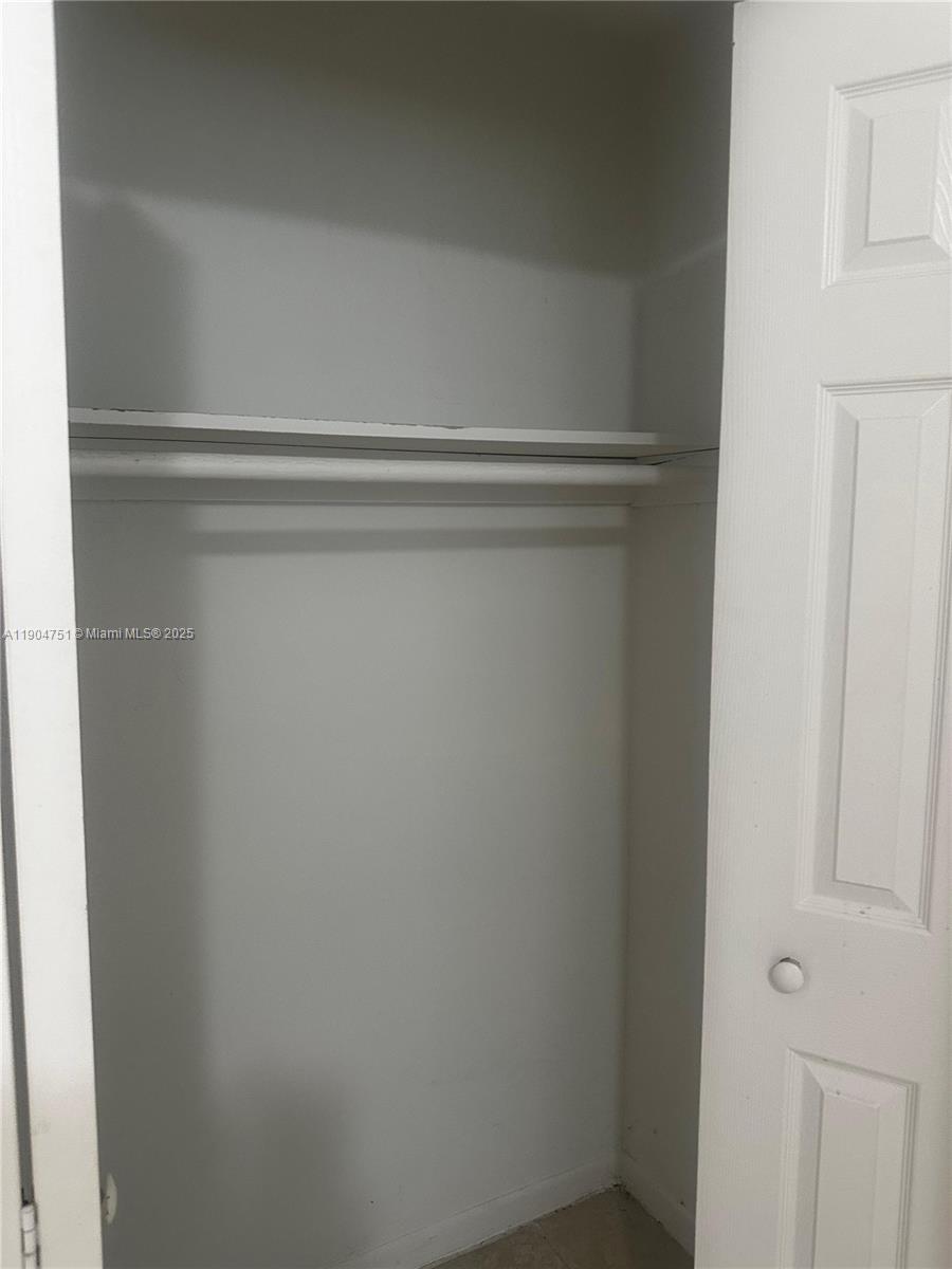 INVERNESS VILLAGE FOUR CO - Residential Lease