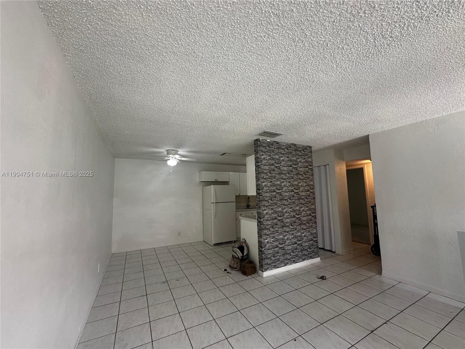 INVERNESS VILLAGE FOUR CO - Residential Lease