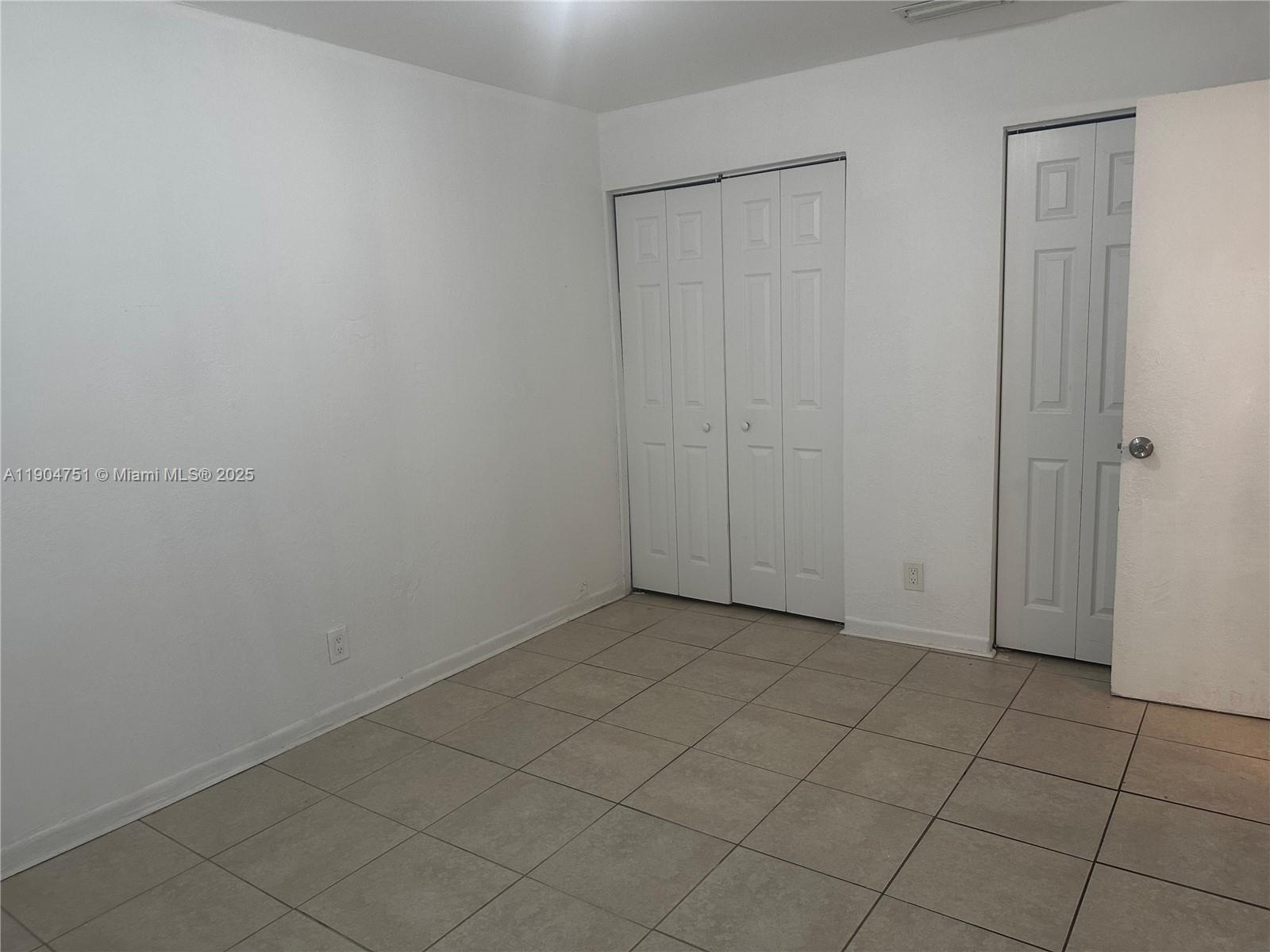 INVERNESS VILLAGE FOUR CO - Residential Lease