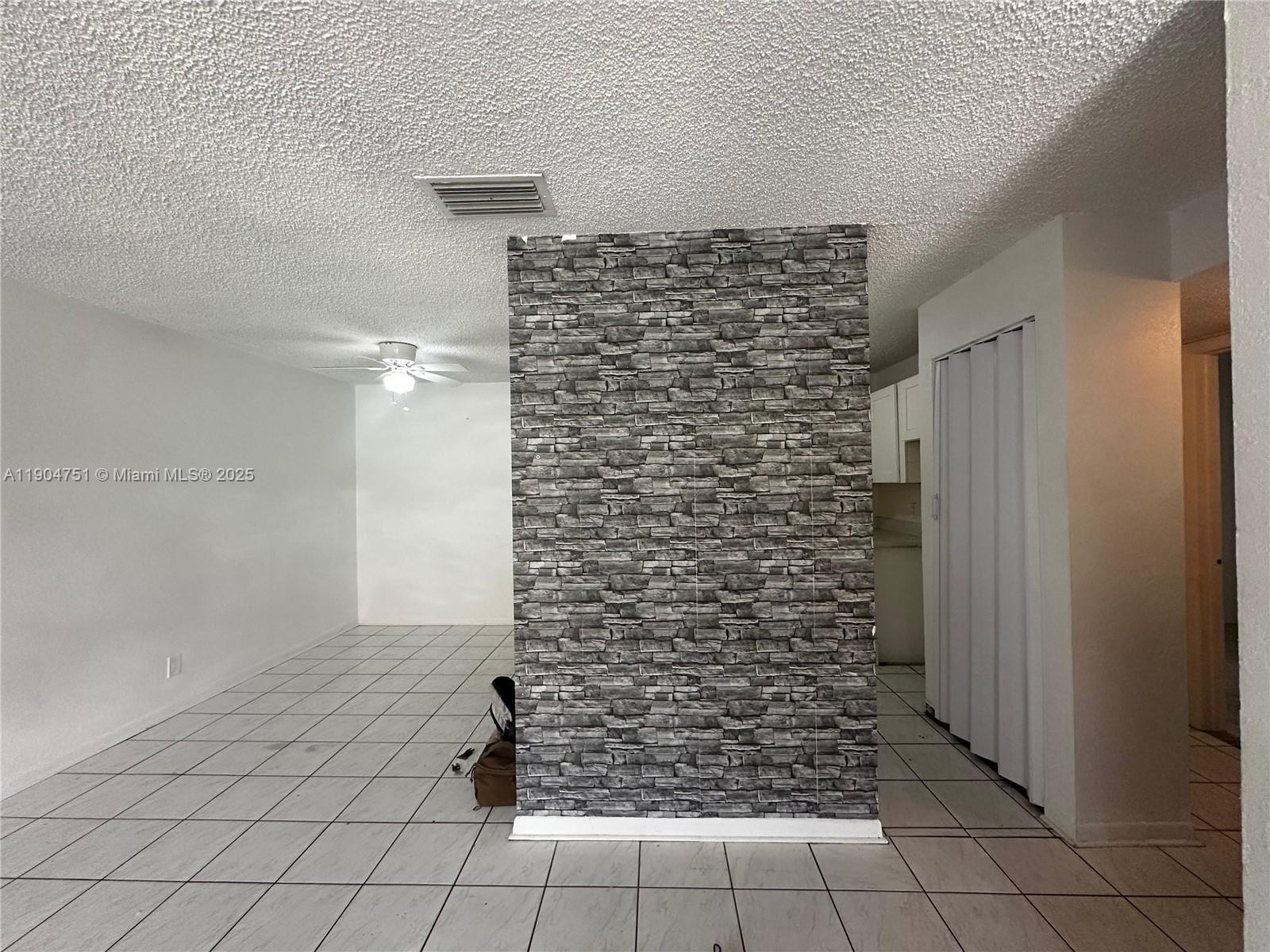 INVERNESS VILLAGE FOUR CO - Residential Lease