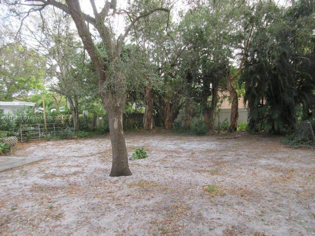 Photo of 846 SW 10th St #0, Fort Lauderdale, FL 33315 (MLS # A11412201)