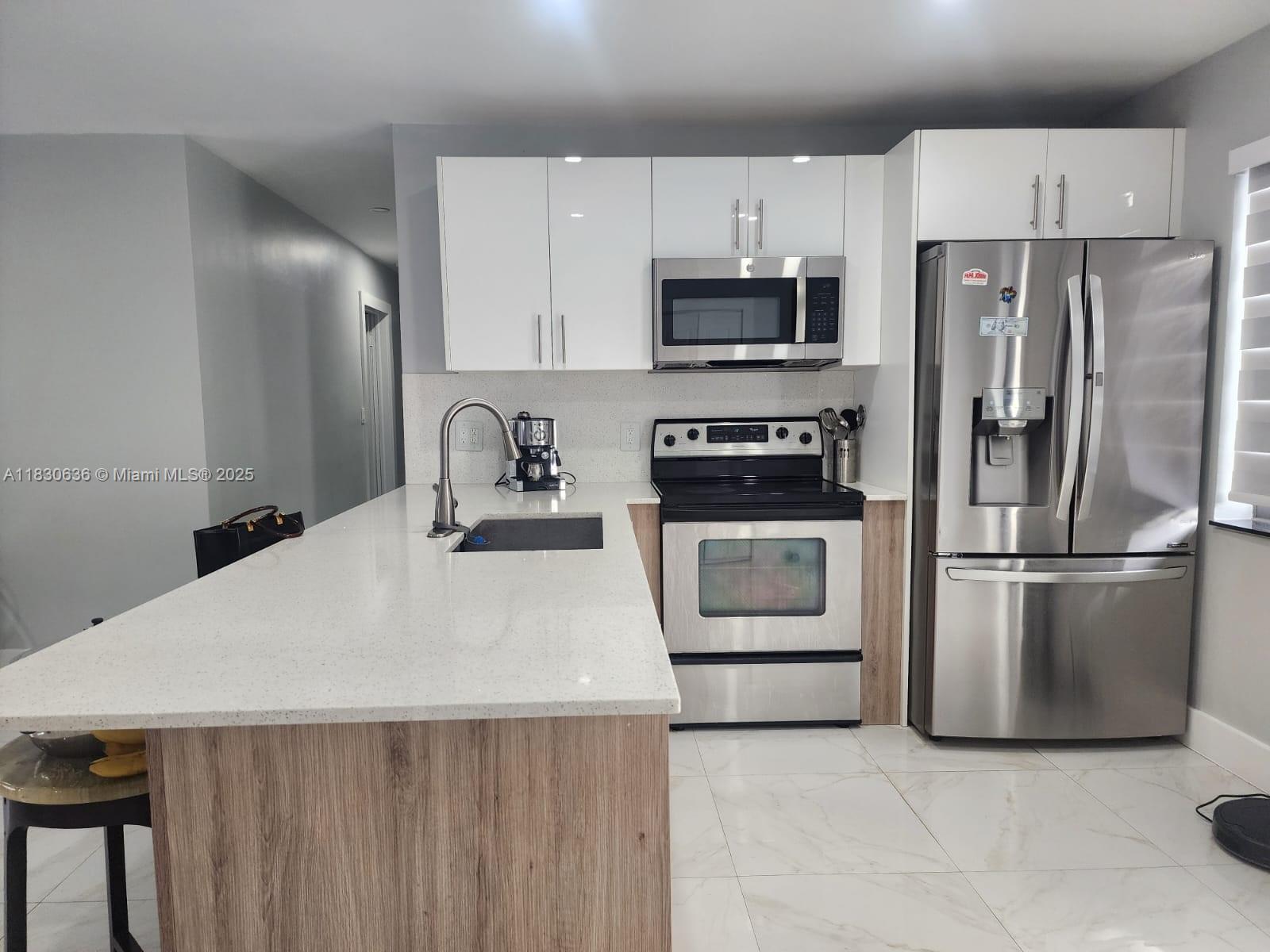10955 SW 223rd St, Miami, FL, 33170/$650,000 2 10955 SW 223rd St