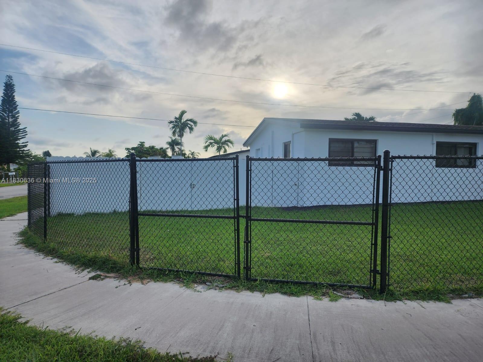 EAST DIXIE PARK 1ST ADDN - Residential