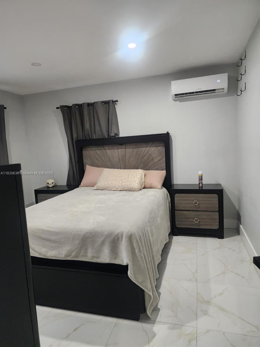 EAST DIXIE PARK 1ST ADDN - Residential