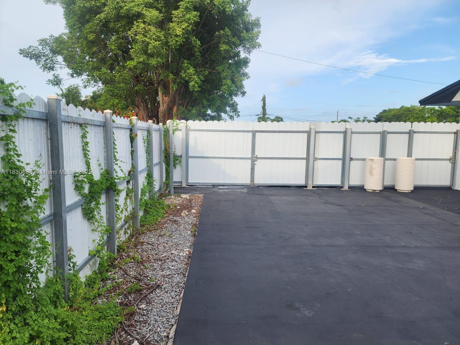 EAST DIXIE PARK 1ST ADDN - Residential