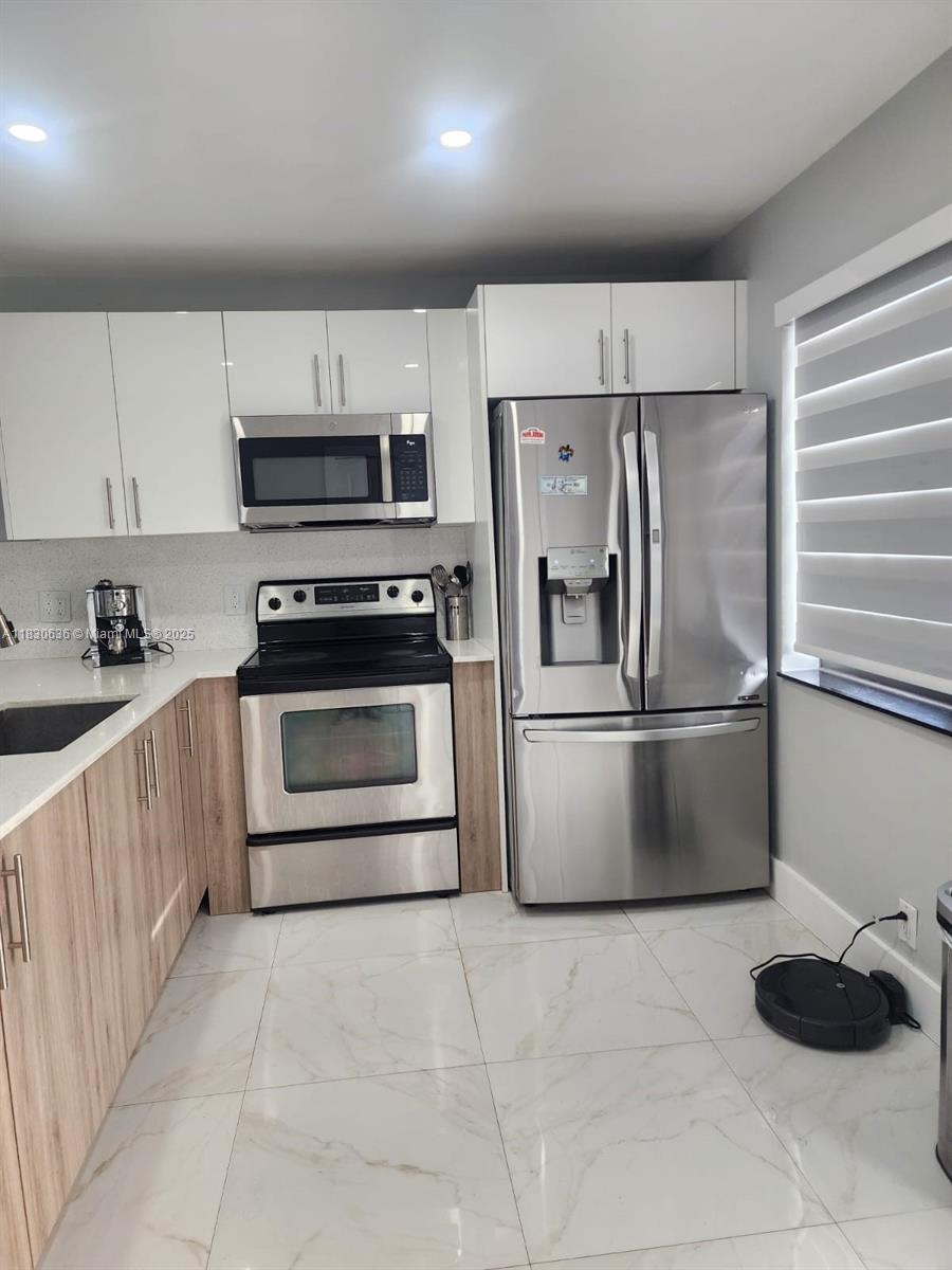 10955 SW 223rd St, Miami, FL, 33170/$650,000 3 10955 SW 223rd St
