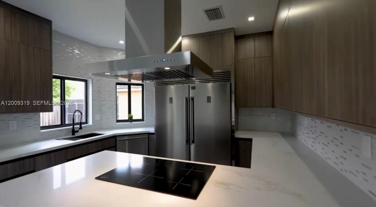 SPANISH LAKES - Residential