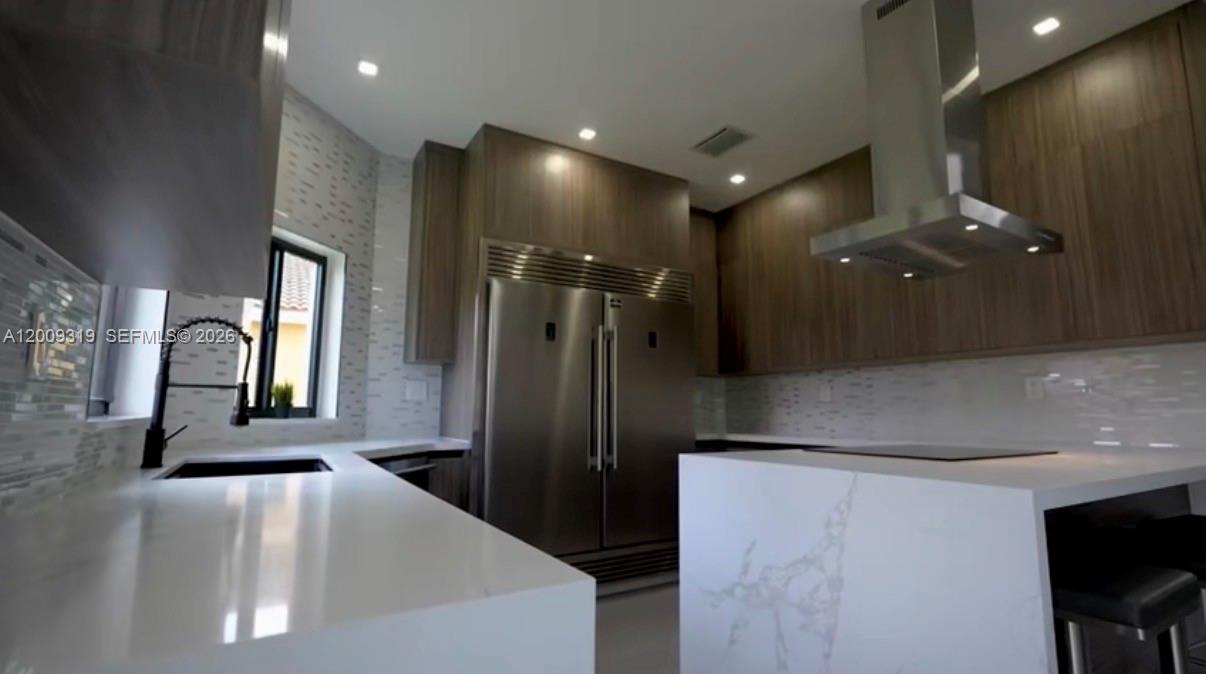 SPANISH LAKES - Residential