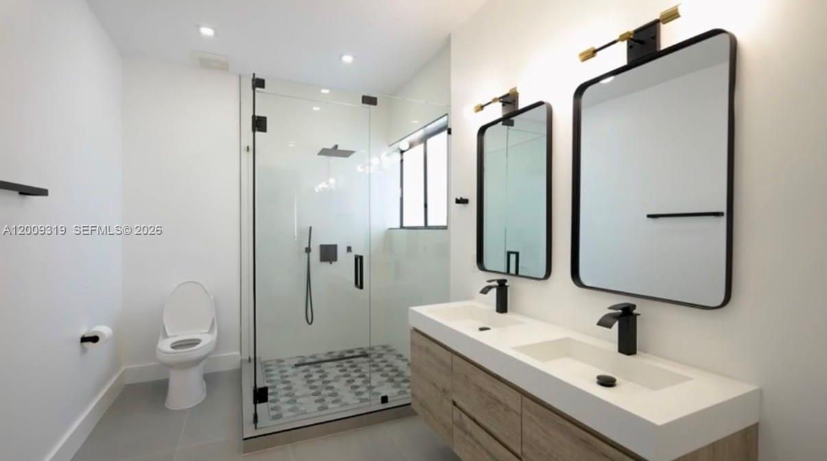 SPANISH LAKES - Residential