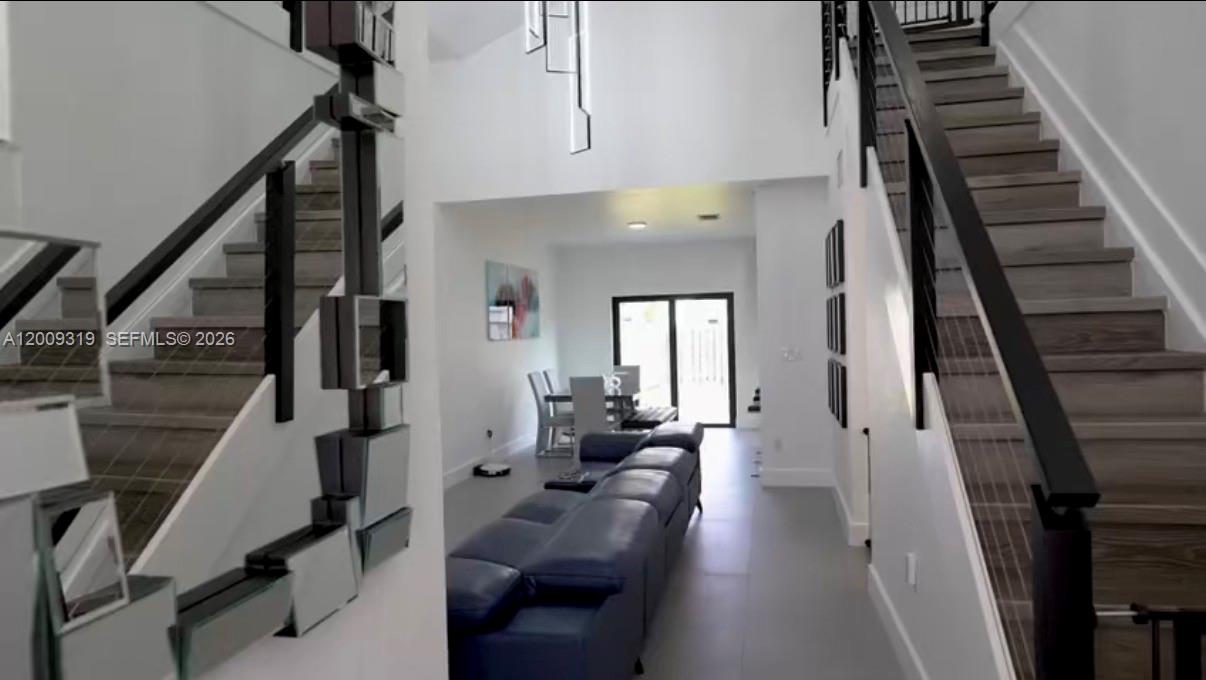 SPANISH LAKES - Residential