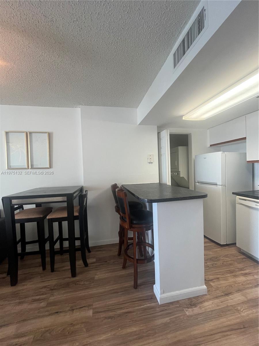 ISOLA CONDO - Residential