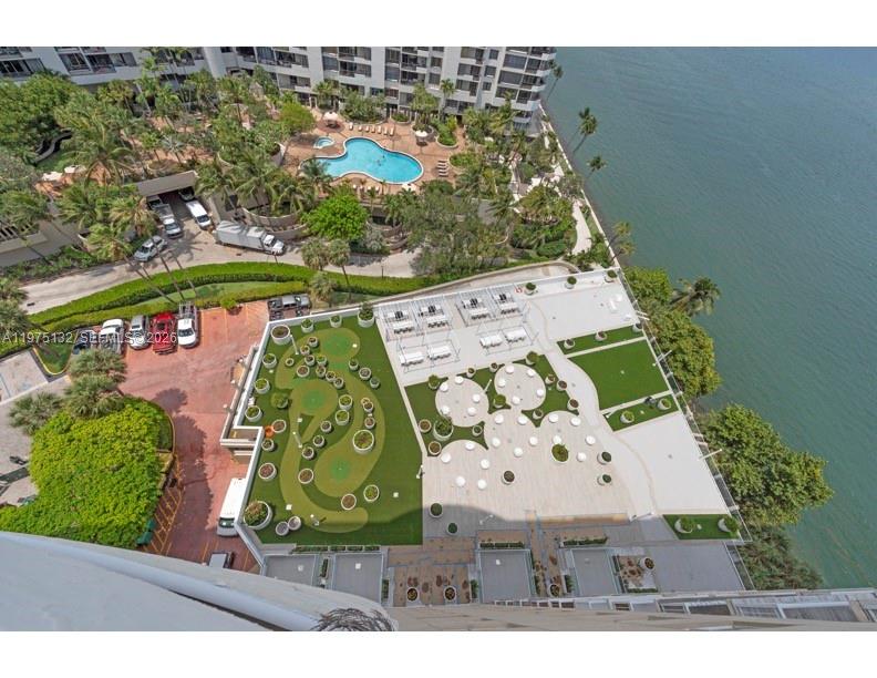 ISOLA CONDO - Residential