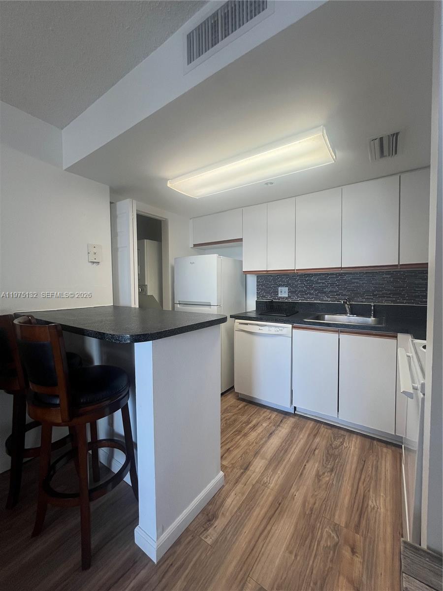 ISOLA CONDO - Residential