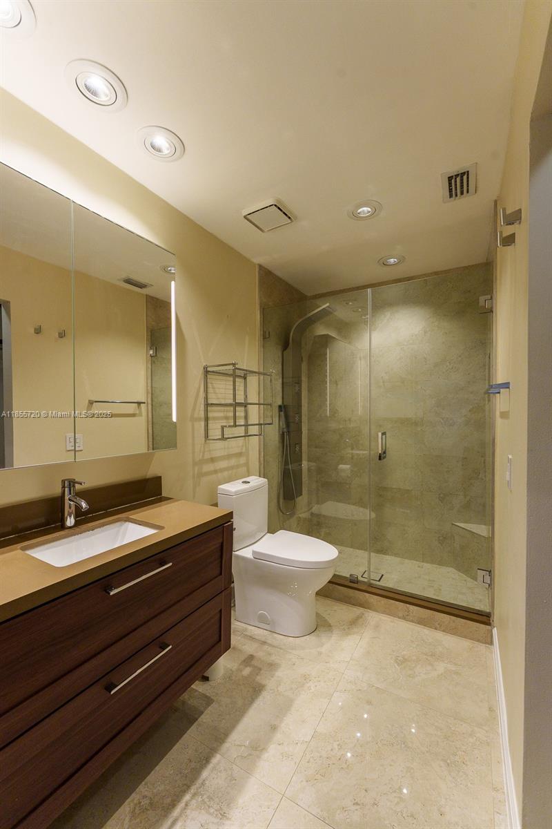 COUNTRY ISLES PHASE II - Residential Lease