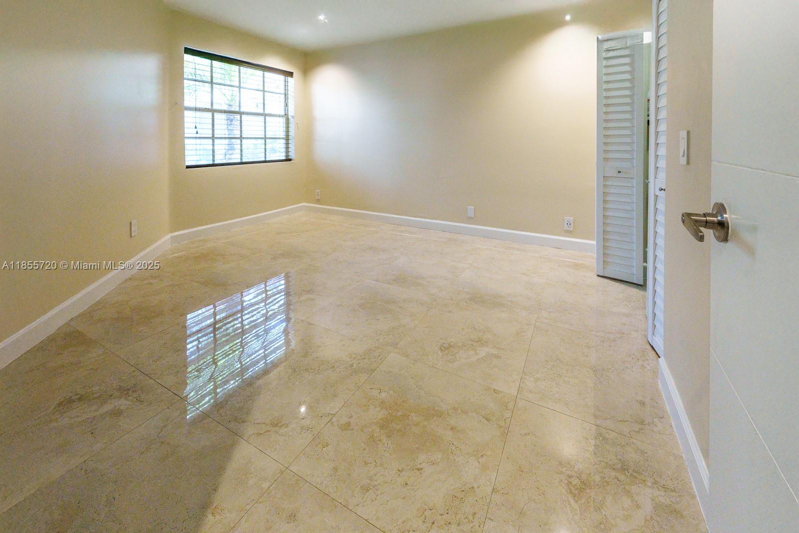 COUNTRY ISLES PHASE II - Residential Lease