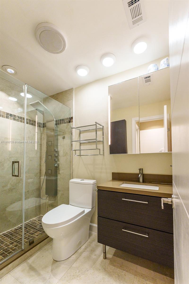 COUNTRY ISLES PHASE II - Residential Lease