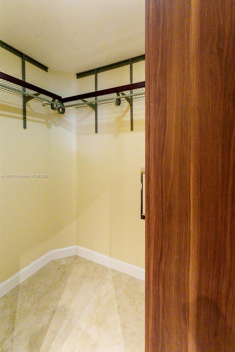 COUNTRY ISLES PHASE II - Residential Lease