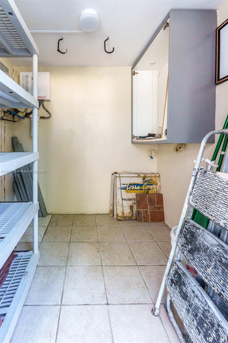 COUNTRY ISLES PHASE II - Residential Lease