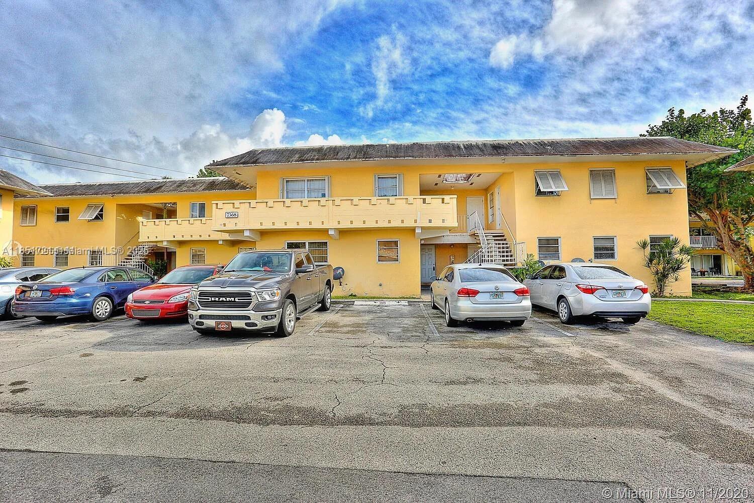 Spacious 1Bed/1Bath Condo in the heart of Dadeland. Private stairs that lead up to this second floor unit. CASH ONLY!. Amazing Location 1 block to Dadeland mall. Centrally located on a quiet street. Tile floors throughout, ample storage/closet space, one assigned parking, plus guest and laundry facility located within building. Walking distance to Dadeland mall, Metrorail, shopping and restaurants. Great opportunity for investors or starter home. Vacant unit, easy showing.