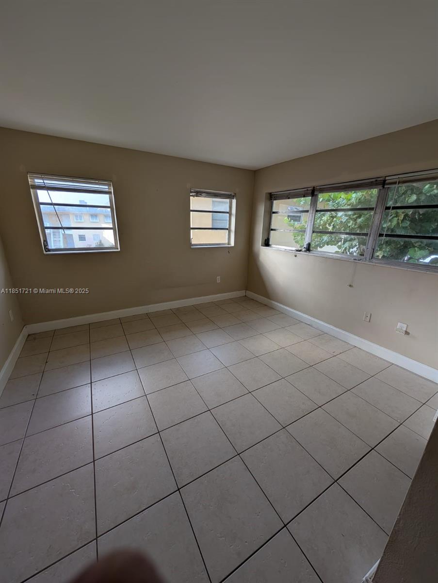 VILLAGE AT DADELAND CONDO - Residential