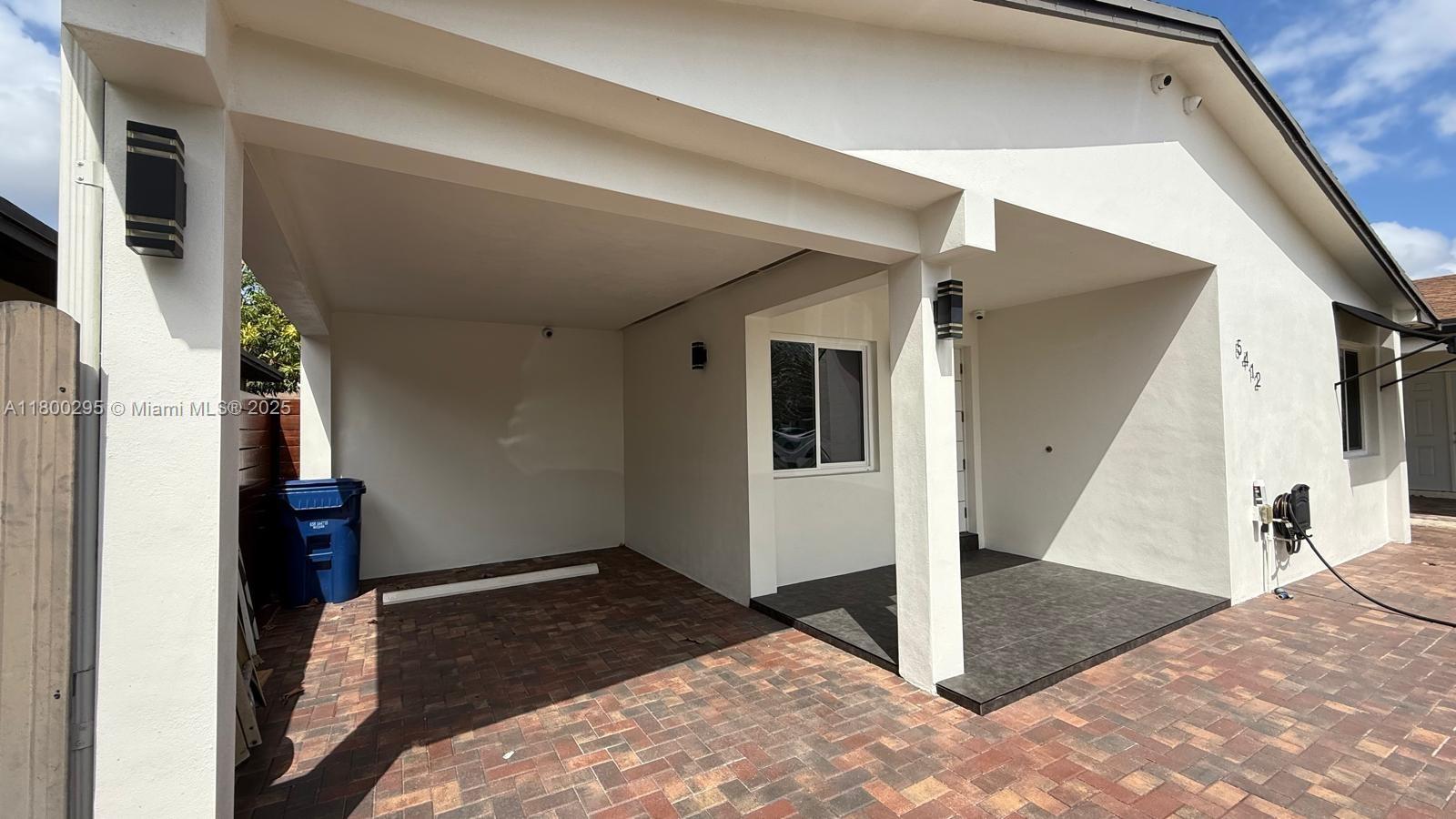 LAKES OF ACADIA UNIT 3 TH - Residential