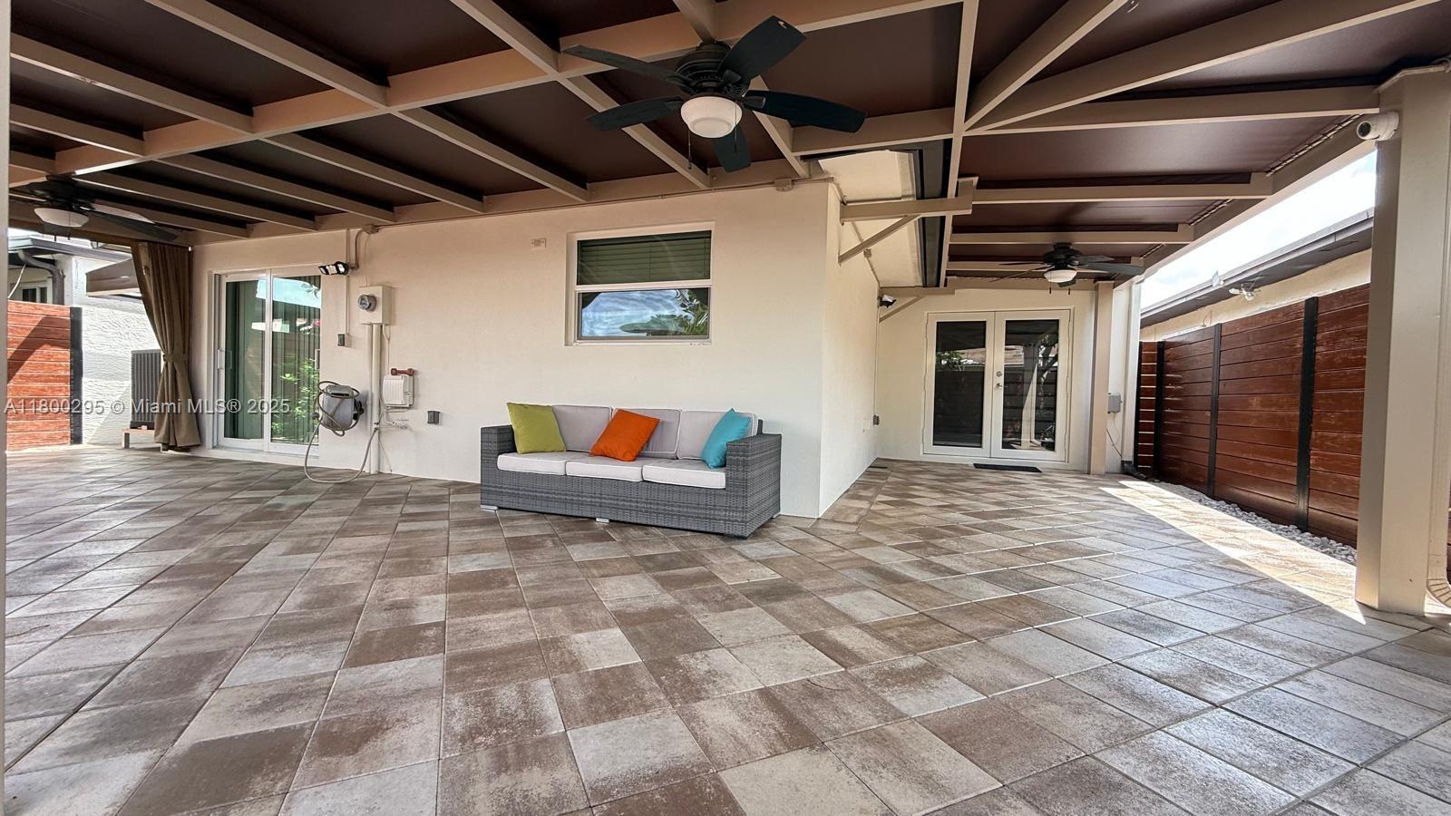 LAKES OF ACADIA UNIT 3 TH - Residential