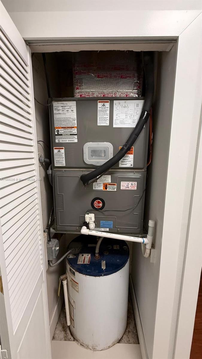 LAKES OF ACADIA UNIT 3 TH - Residential