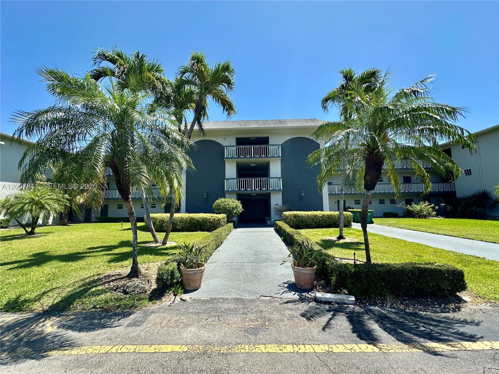 HILLCREST COUNTRY CLUB APT - Residential