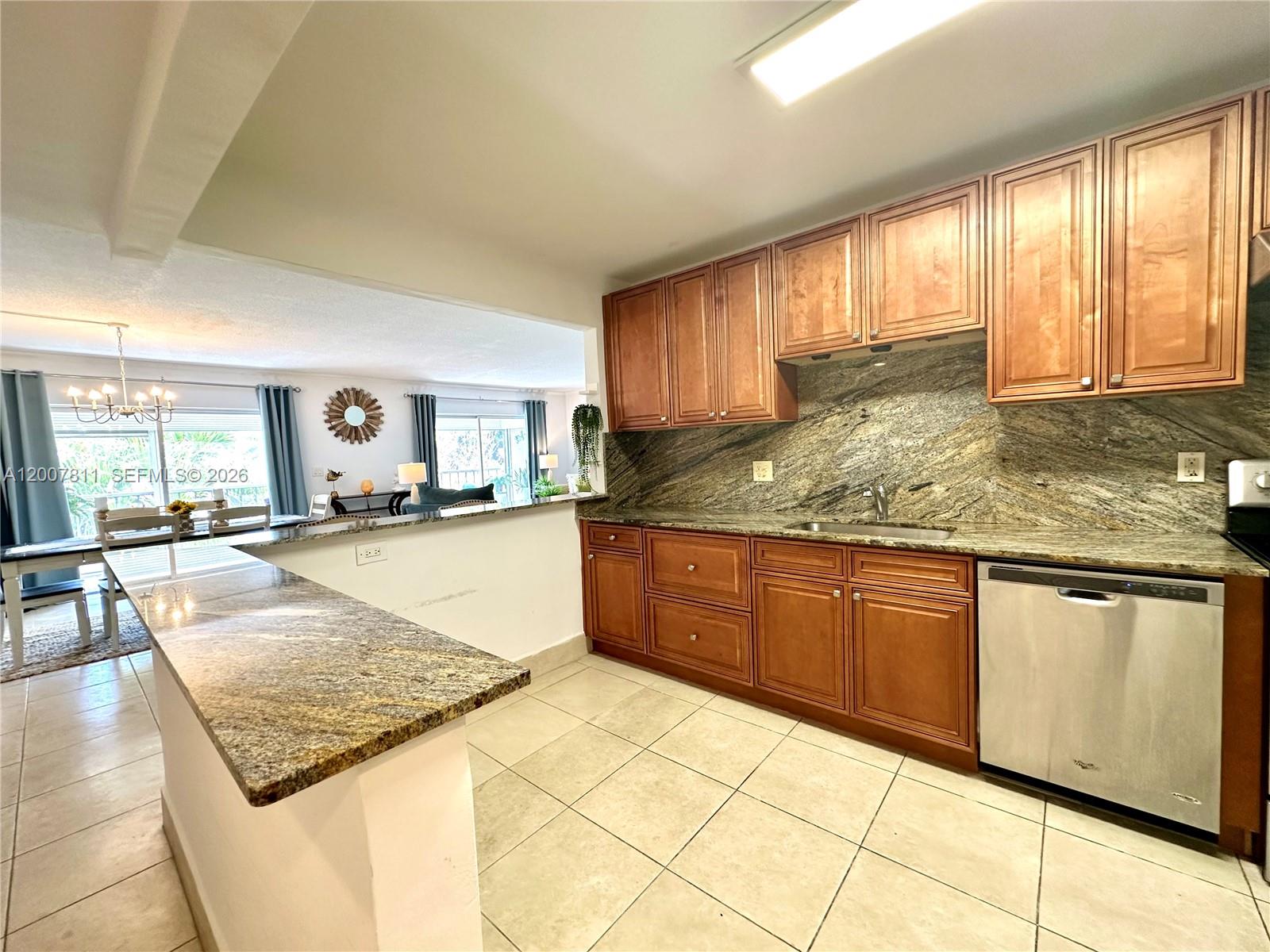 HILLCREST COUNTRY CLUB APT - Residential