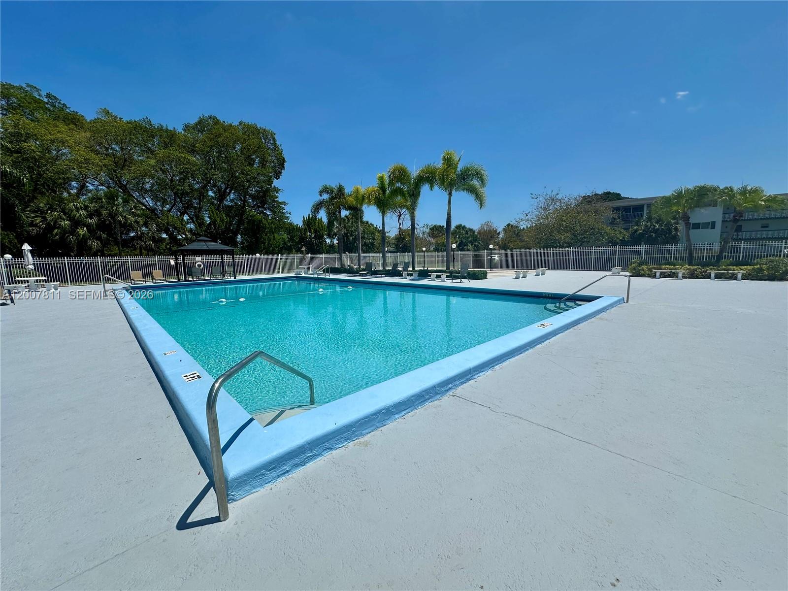 HILLCREST COUNTRY CLUB APT - Residential