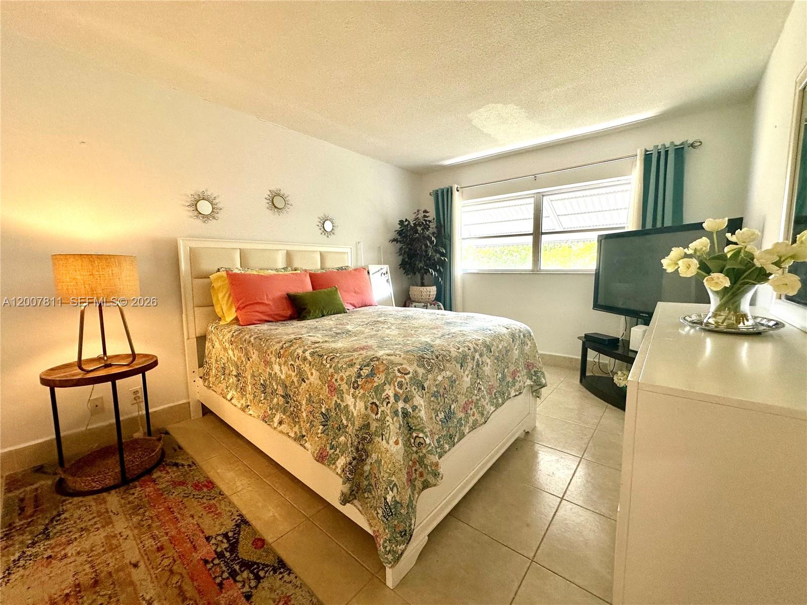 HILLCREST COUNTRY CLUB APT - Residential