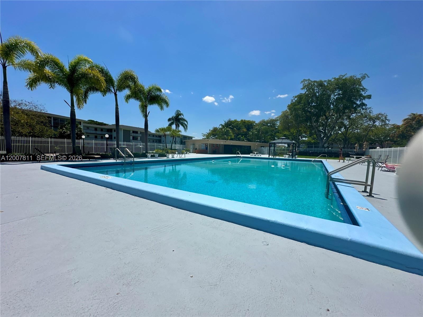 HILLCREST COUNTRY CLUB APT - Residential