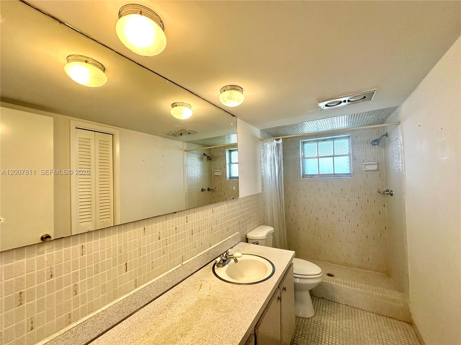 HILLCREST COUNTRY CLUB APT - Residential