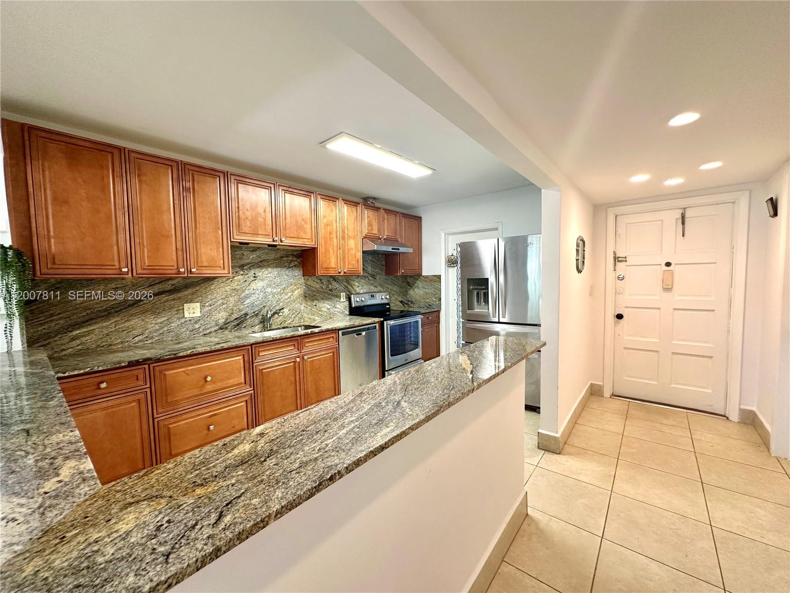 HILLCREST COUNTRY CLUB APT - Residential