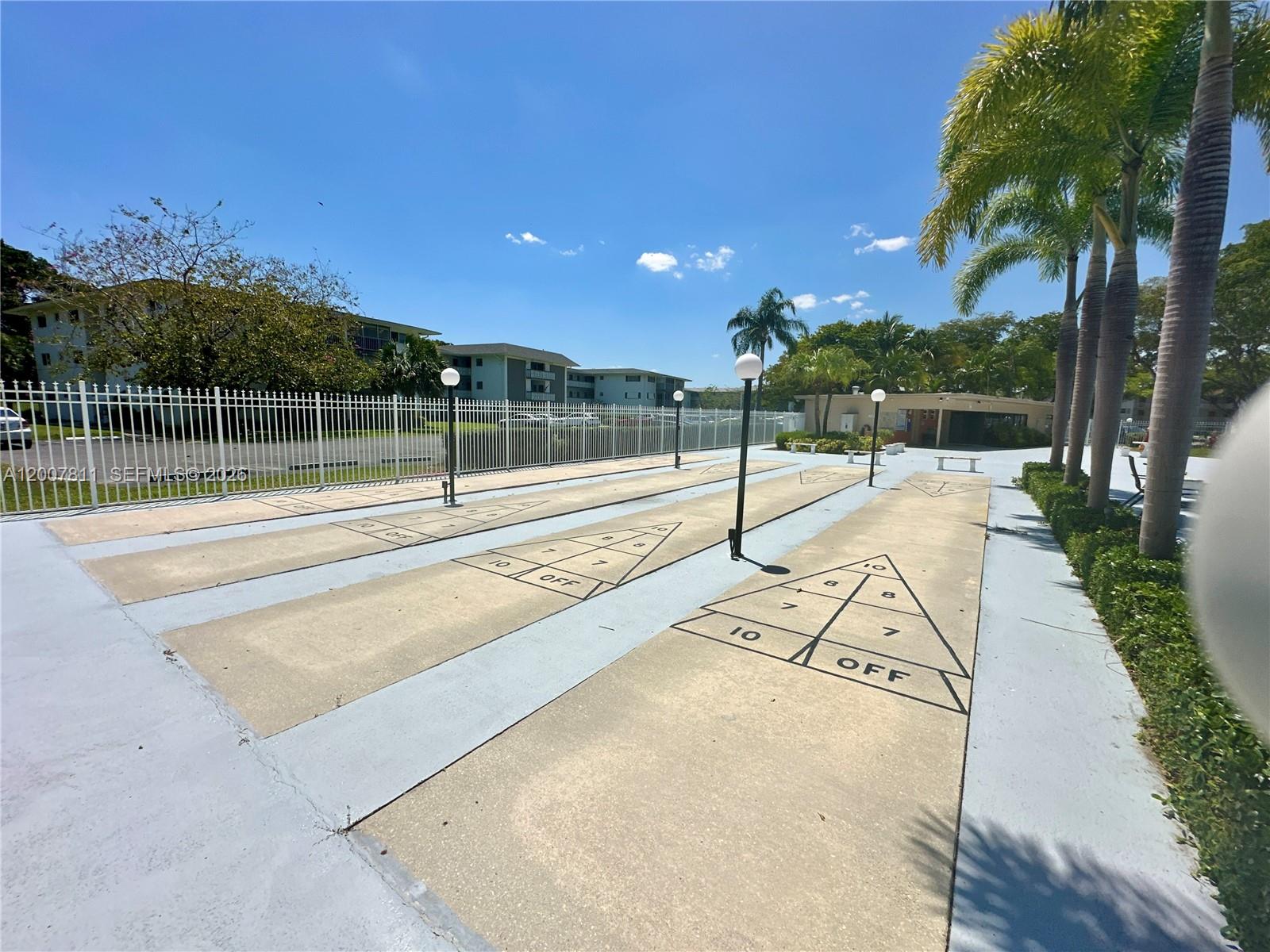 HILLCREST COUNTRY CLUB APT - Residential
