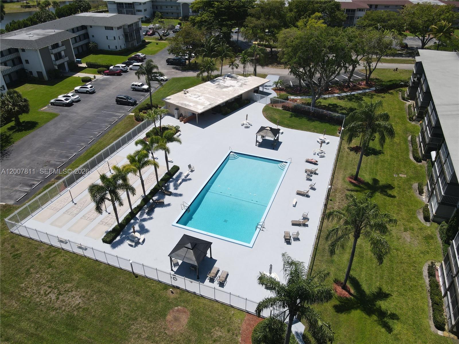 HILLCREST COUNTRY CLUB APT - Residential