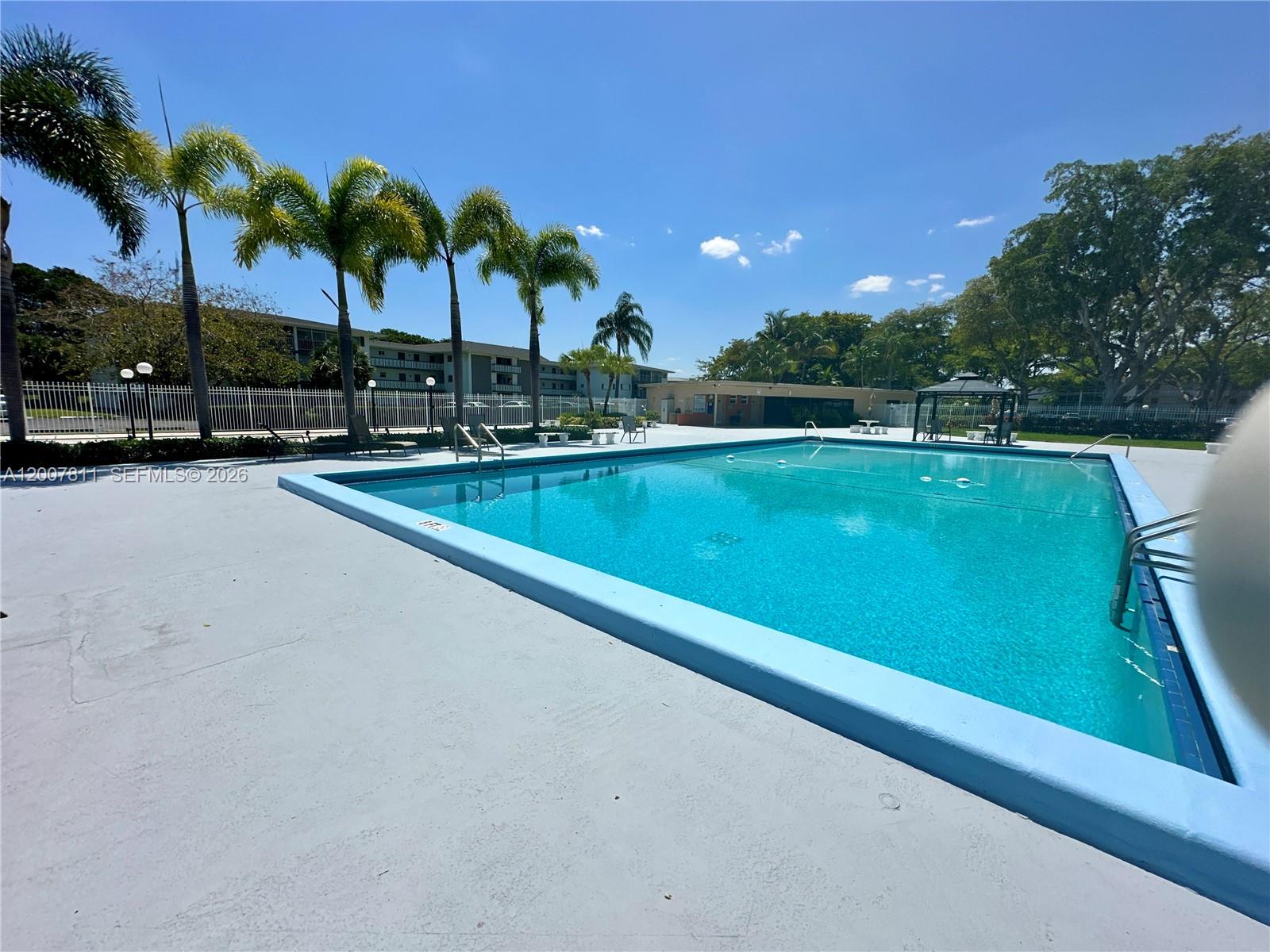 HILLCREST COUNTRY CLUB APT - Residential