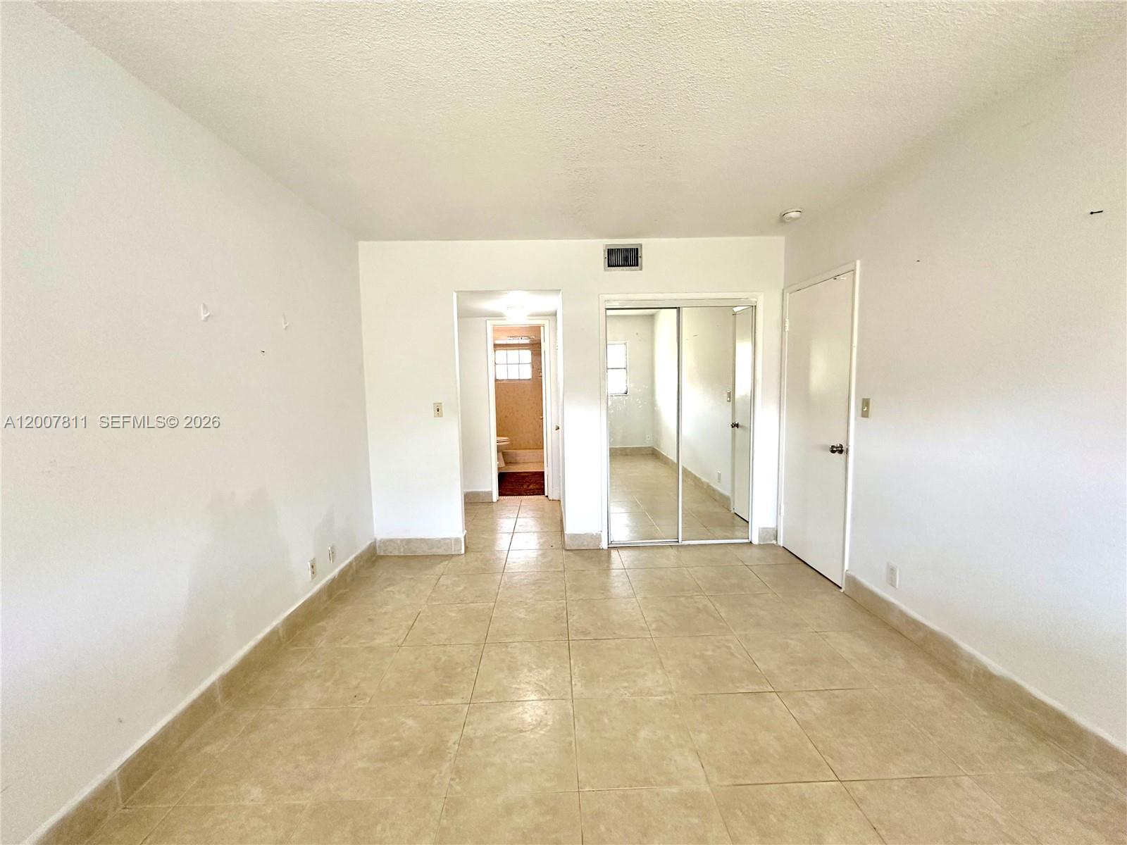 HILLCREST COUNTRY CLUB APT - Residential