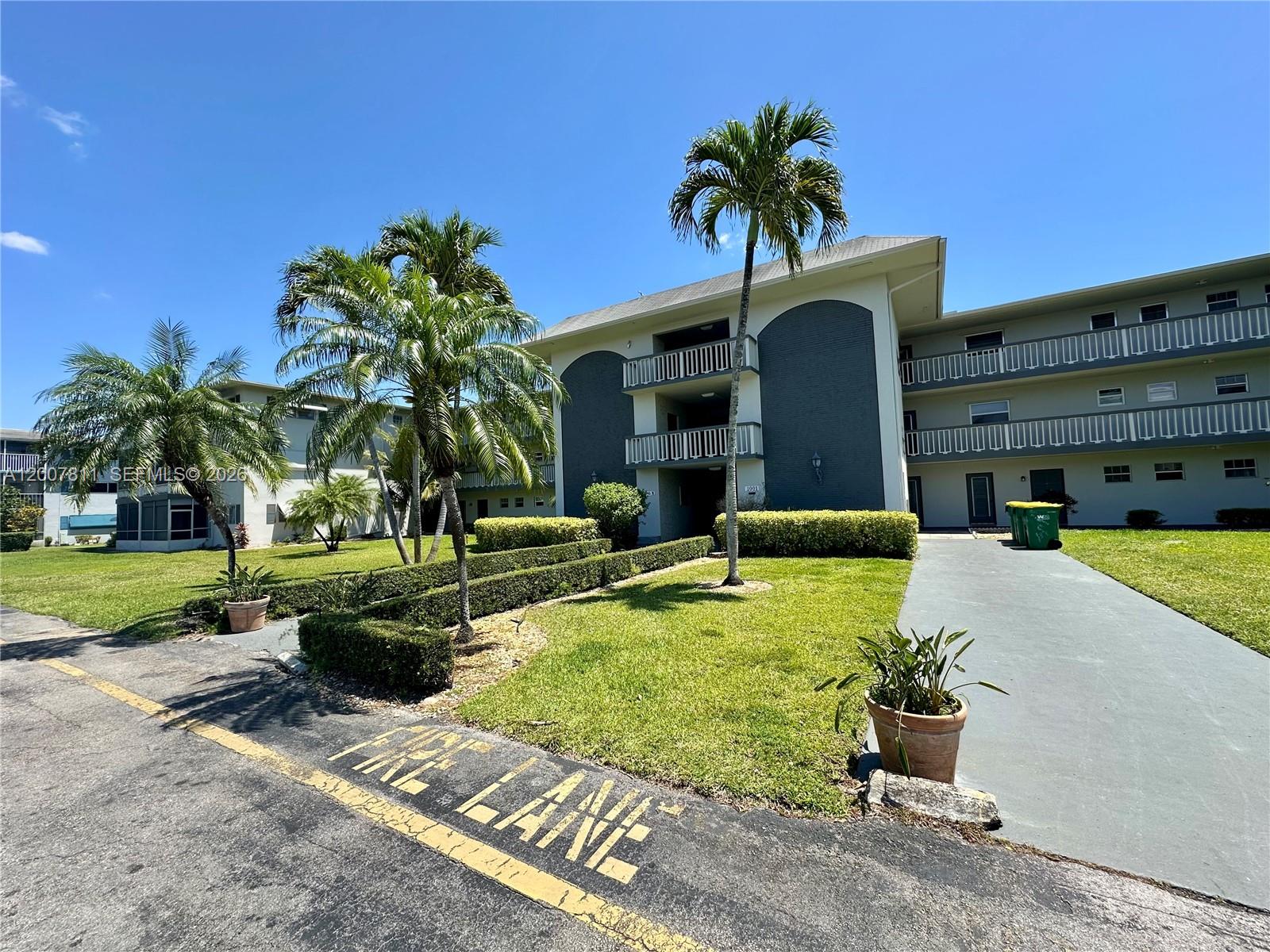 HILLCREST COUNTRY CLUB APT - Residential