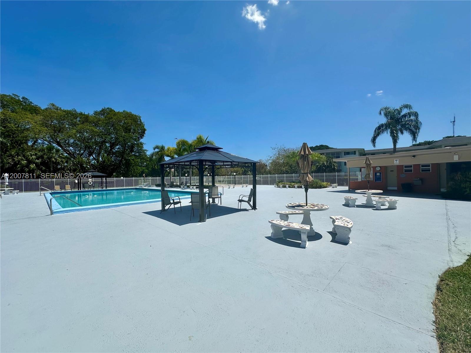 HILLCREST COUNTRY CLUB APT - Residential