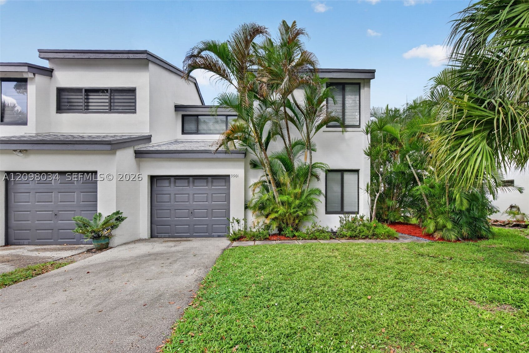 9901 Fairway Cove Ln