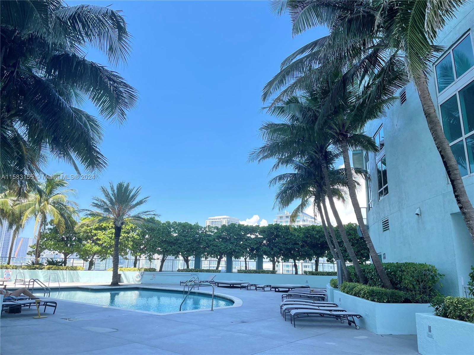 QUANTUM ON THE BAY CONDO - Residential