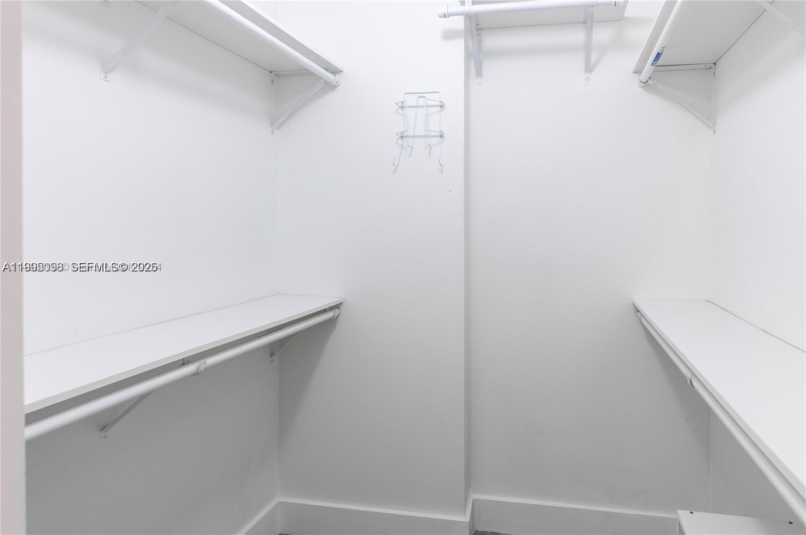 LE TRIANON CONDO - Residential Lease