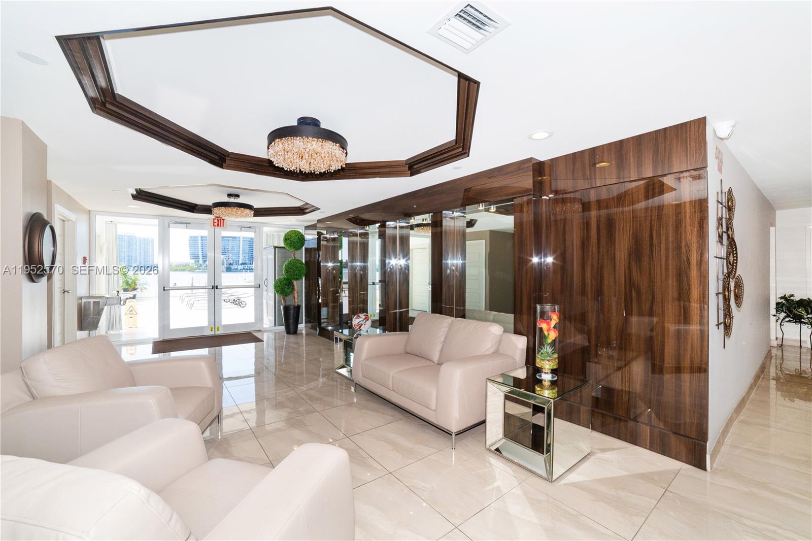 LE MONTCALM CONDO - Residential