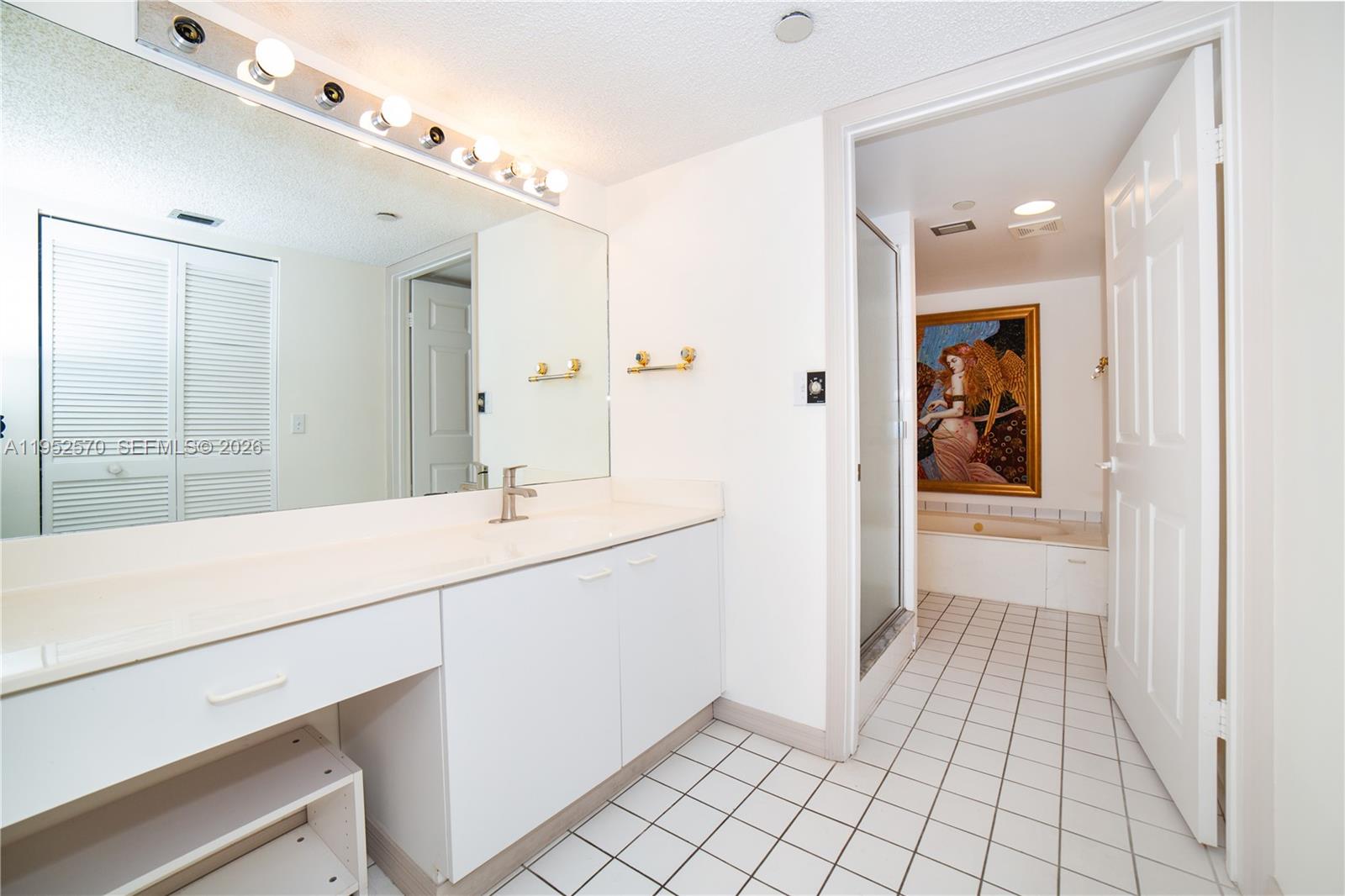 LE MONTCALM CONDO - Residential