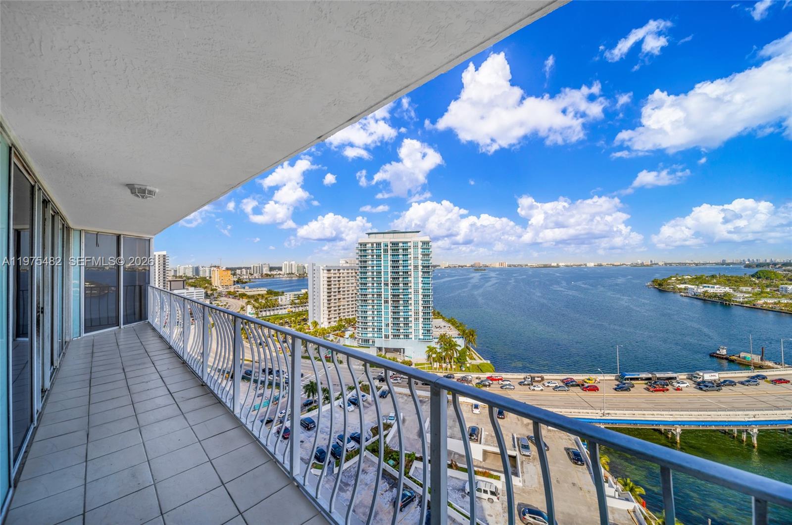 7601 E Treasure Dr 1917