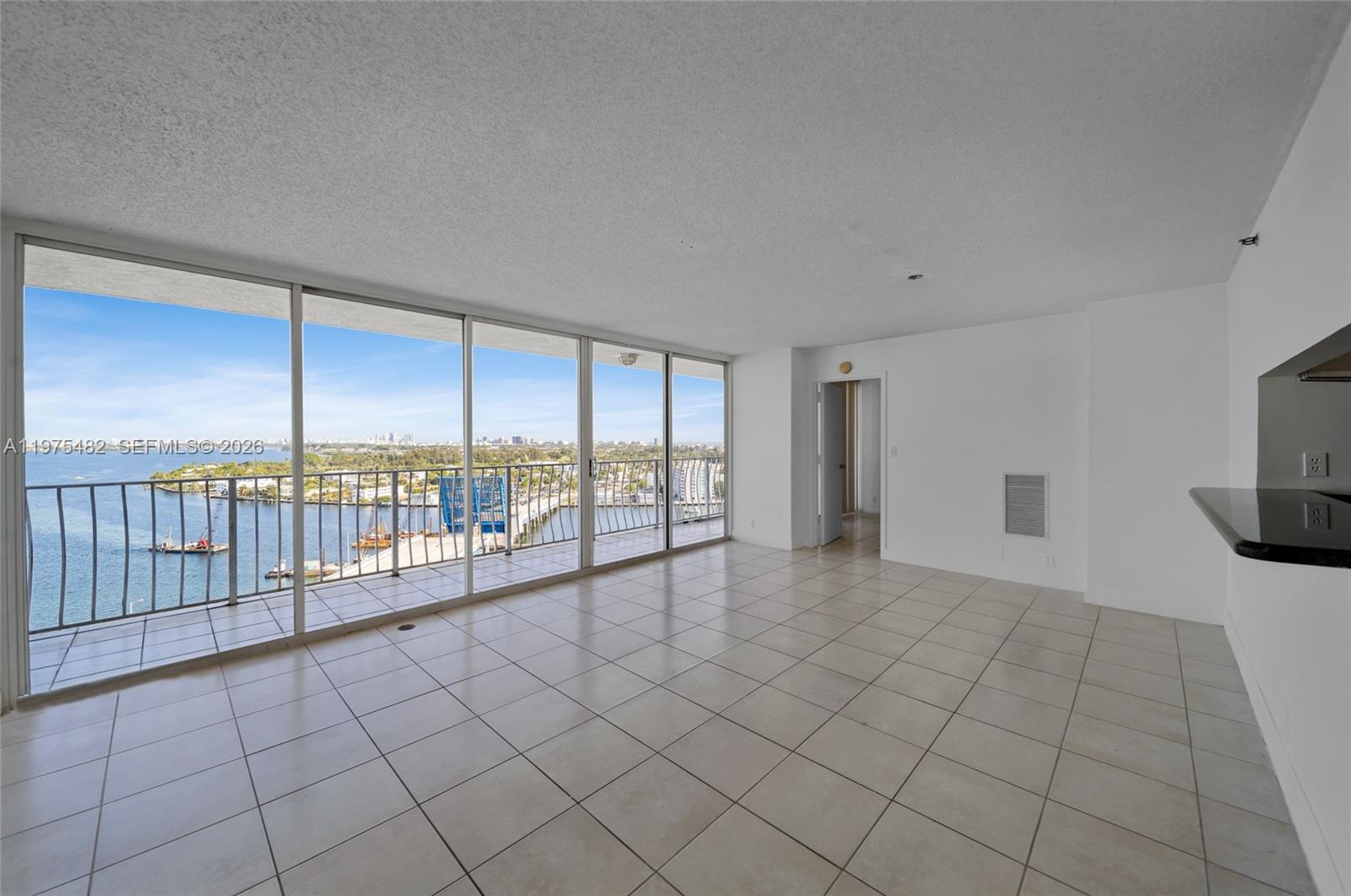 7601 E Treasure Dr 1917