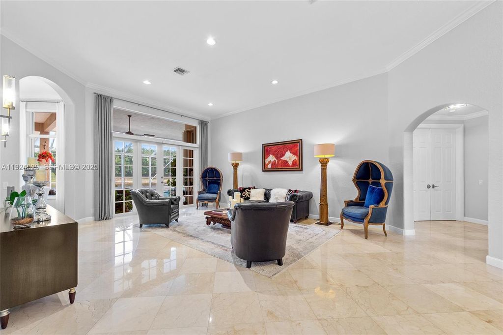 Photo of 1470 Victoria Isle Dr, Weston, FL 33327 (MLS # A11924529)